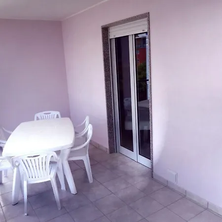 Perfect Flat With Large Terrace Daire *